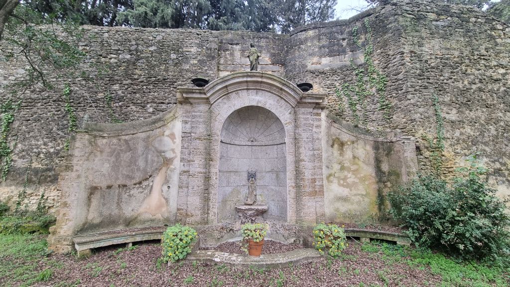 Fontaine murale historique